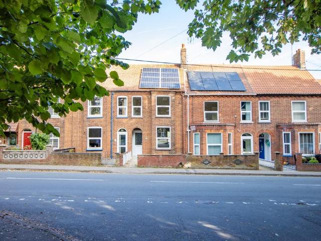 3 bedroom terraced house for sale