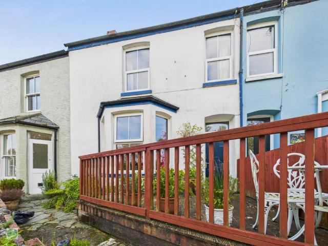 3 bedroom terraced house for sale
