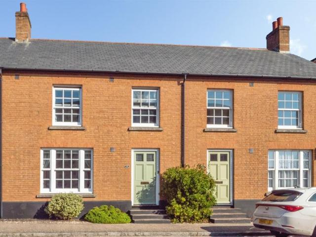 3 bedroom terraced house for sale