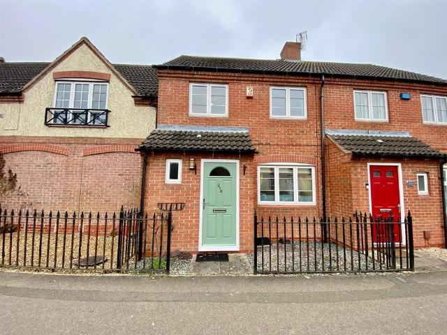3 bedroom terraced house for sale