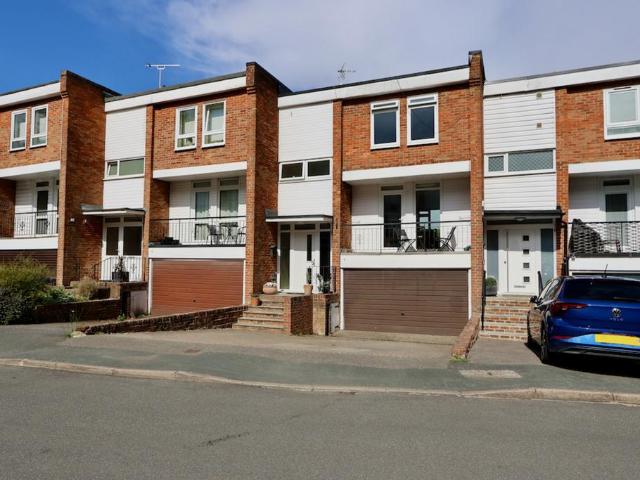 4 bedroom terraced house for sale