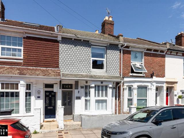 3 bedroom terraced house for sale