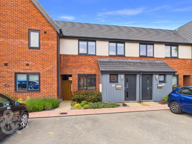 3 bedroom terraced house for sale
