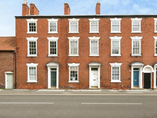 3 bedroom terraced house for sale