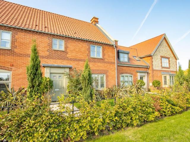 3 bedroom terraced house for sale