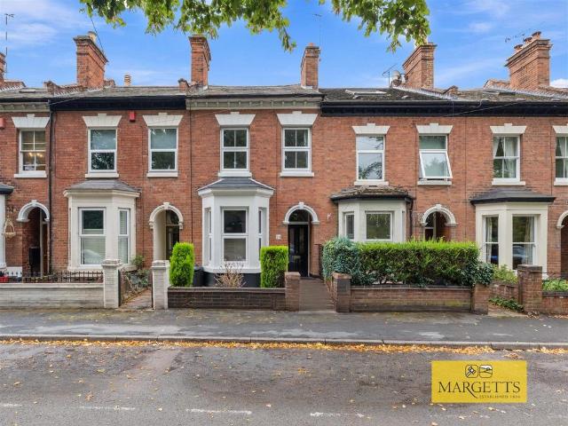 3 bedroom terraced house for sale