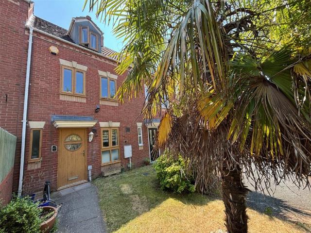 3 bedroom terraced house for sale