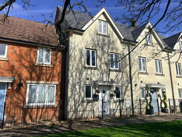 3 bedroom terraced house for sale