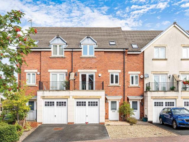 3 bedroom terraced house for sale