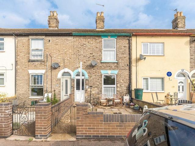3 bedroom terraced house for sale