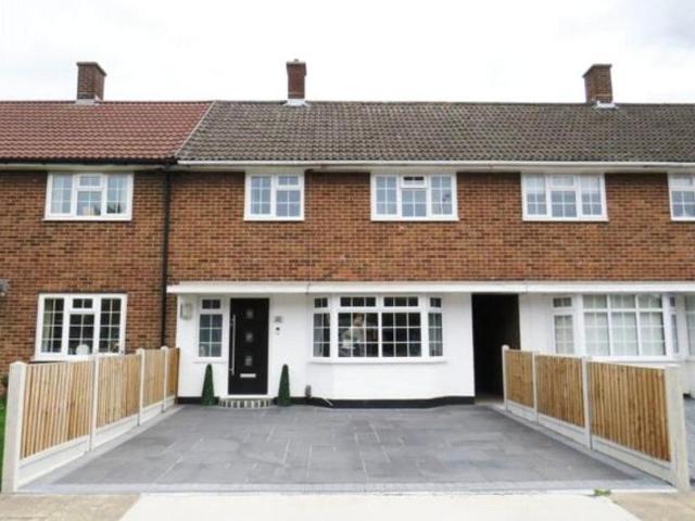3 bedroom terraced house for sale