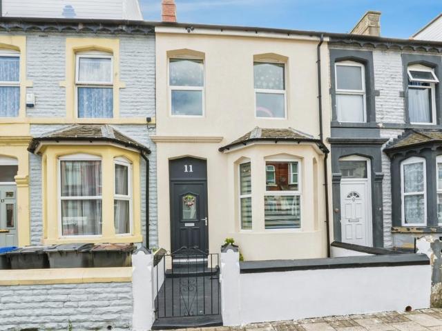 3 bedroom terraced house for sale