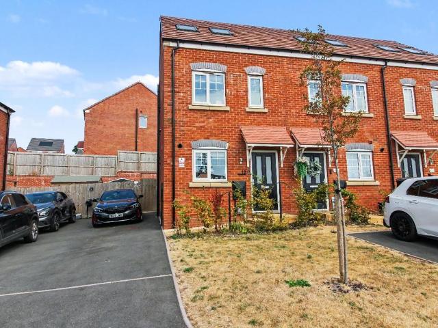 3 bedroom terraced house for sale