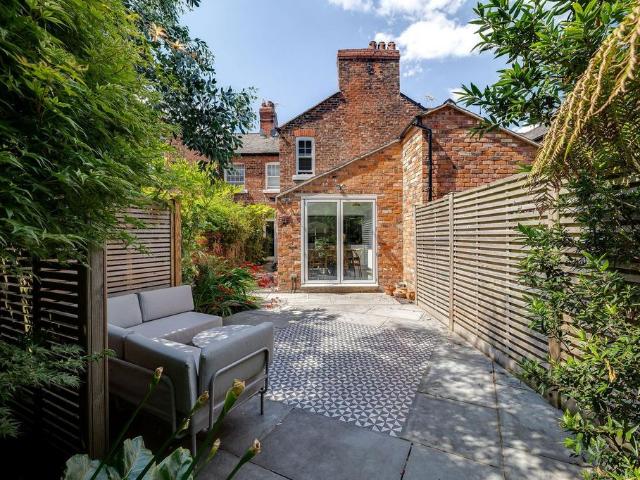 3 bedroom terraced house for sale