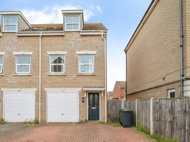 3 bedroom terraced house for sale