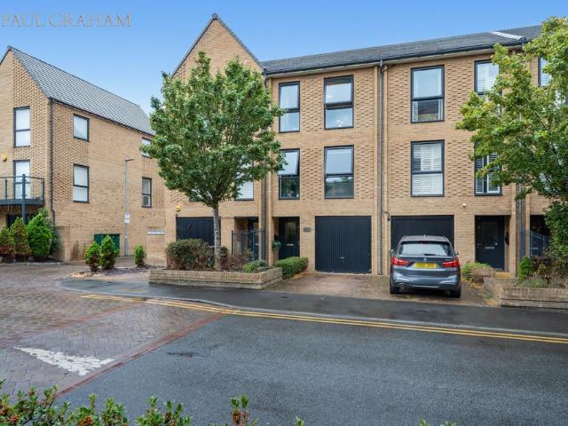 3 bedroom terraced house for sale