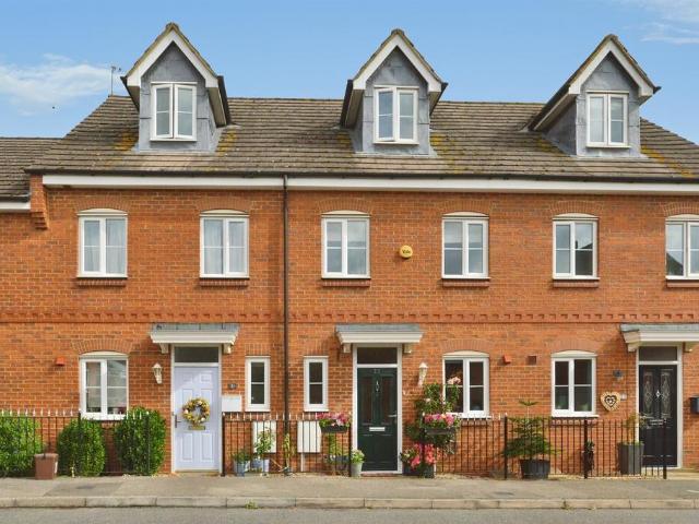 3 bedroom terraced house for sale