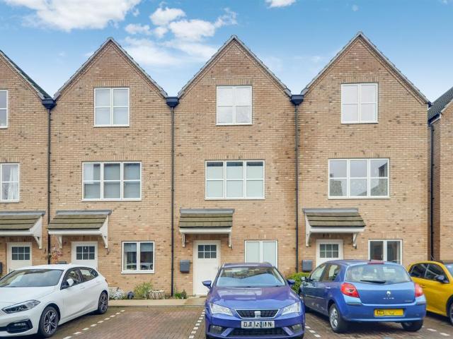3 bedroom terraced house for sale