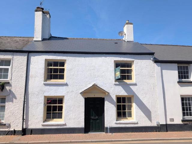 3 bedroom terraced house for sale