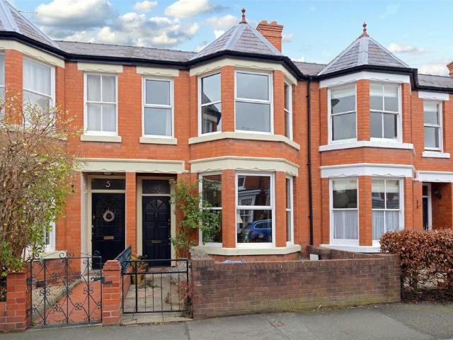 3 bedroom terraced house for sale