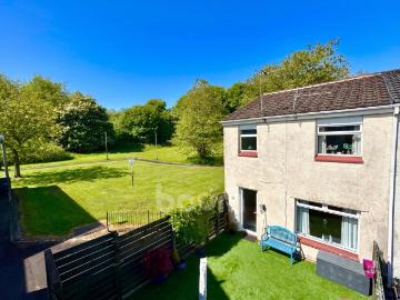 House for sale in Erskine - Garden