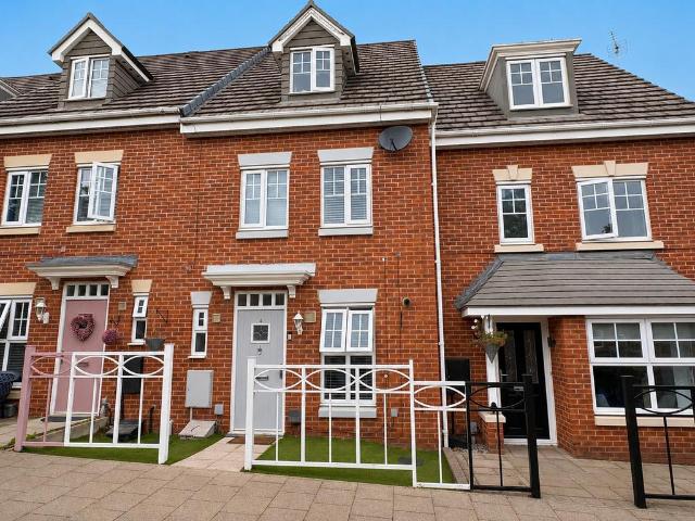 3 bedroom terraced house for sale