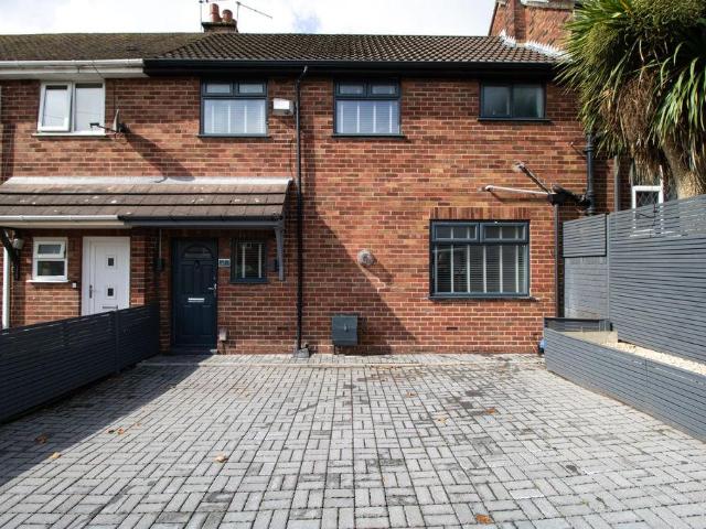 3 bedroom terraced house for sale