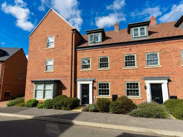 3 bedroom terraced house for sale