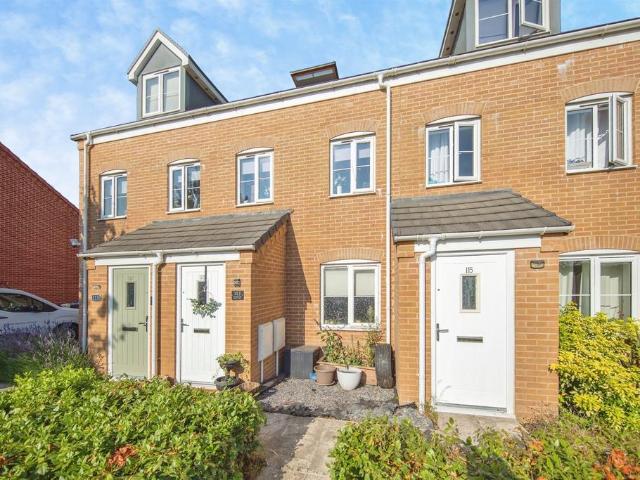 3 bedroom terraced house for sale