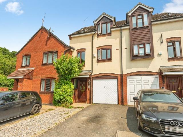 3 bedroom terraced house for sale