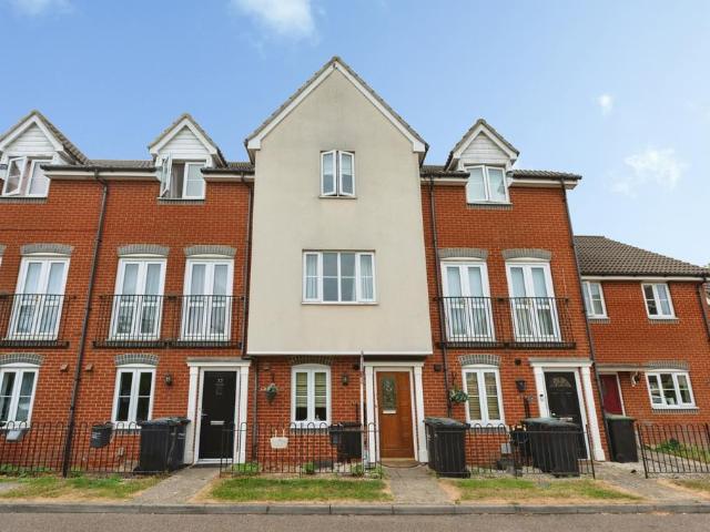 3 bedroom terraced house for sale