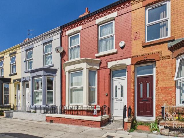 3 bedroom terraced house for sale