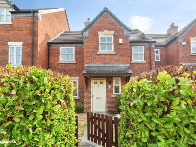 3 bedroom terraced house for sale