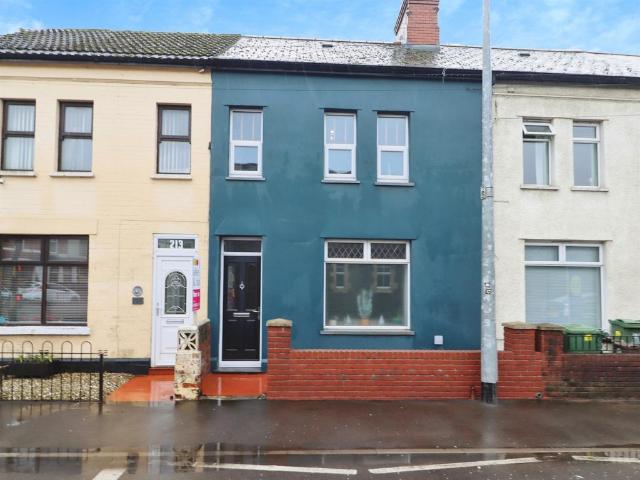 3 bedroom terraced house for sale