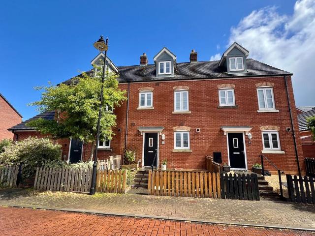 3 bedroom terraced house for sale
