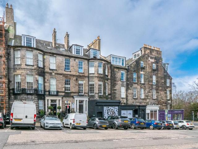 3 bedroom flat for sale