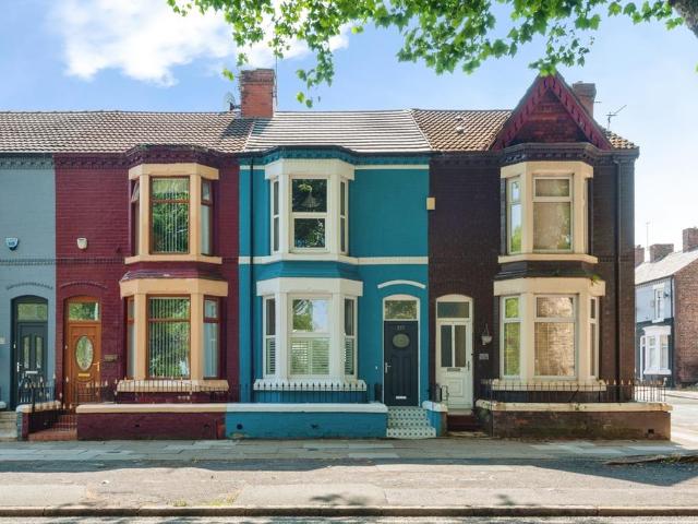 3 bedroom terraced house for sale