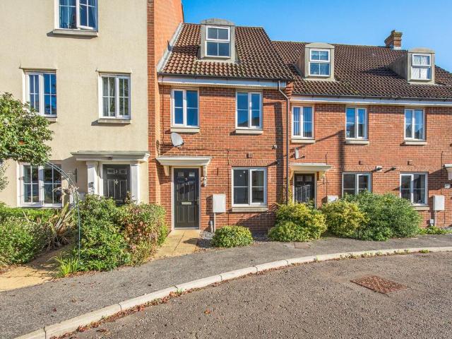 3 bedroom terraced house for sale