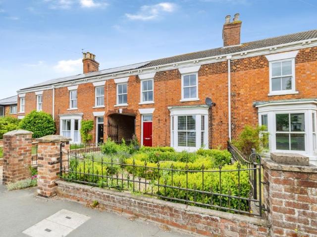 3 bedroom terraced house for sale