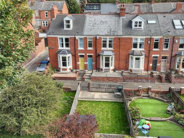 3 bedroom terraced house for sale