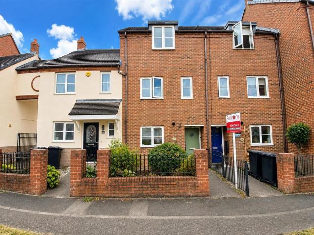 3 bedroom terraced house for sale
