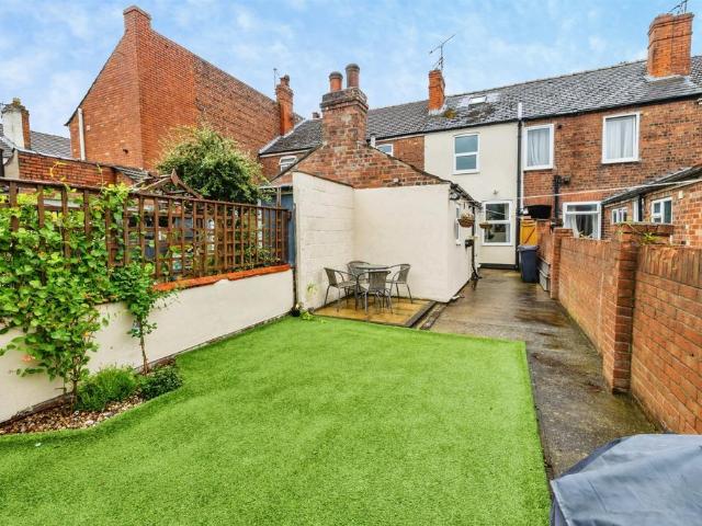 3 bedroom terraced house for sale