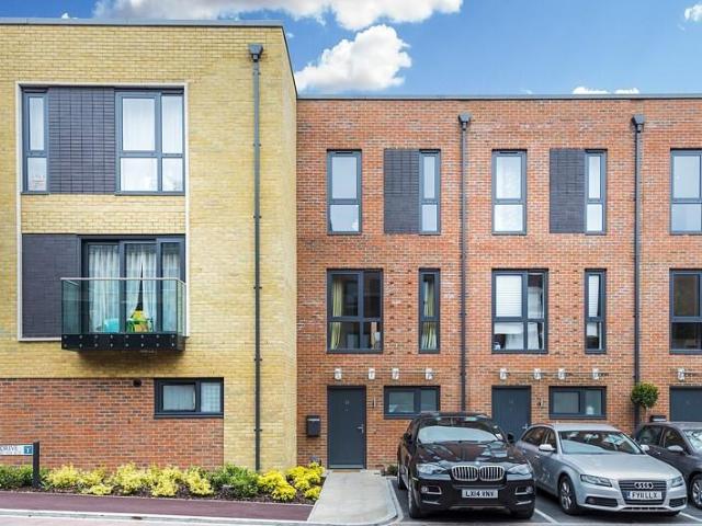 3 bedroom terraced house for sale