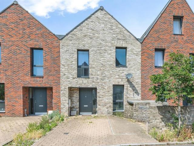 3 bedroom terraced house for sale