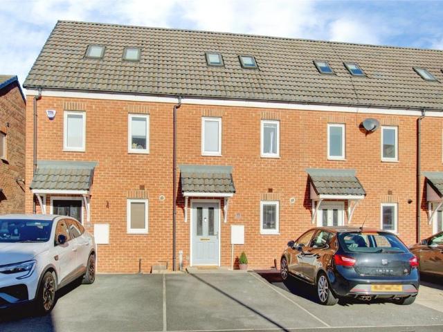 3 bedroom terraced house for sale