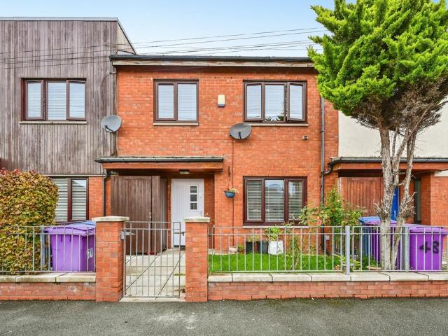 3 bedroom terraced house for sale
