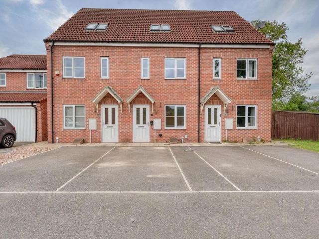 3 bedroom terraced house for sale