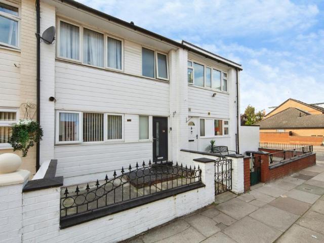 3 bedroom terraced house for sale