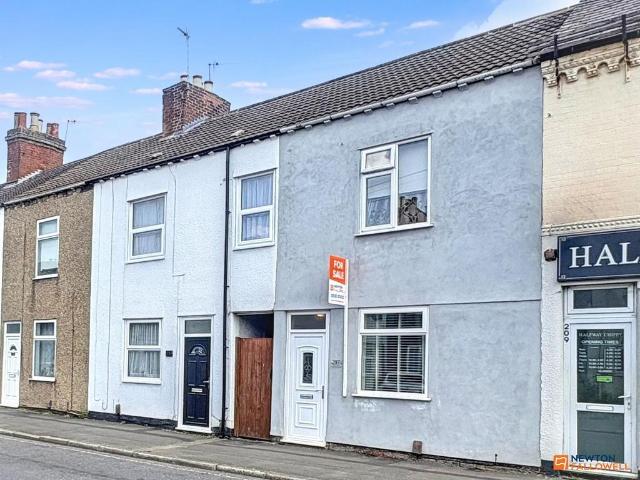 3 bedroom terraced house for sale