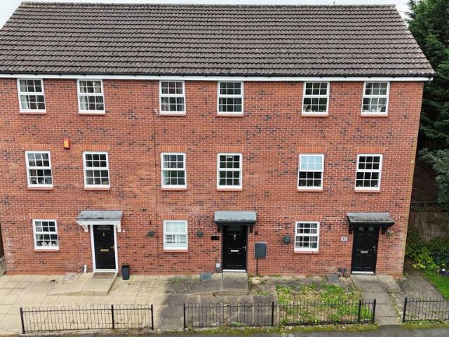 3 bedroom terraced house for sale